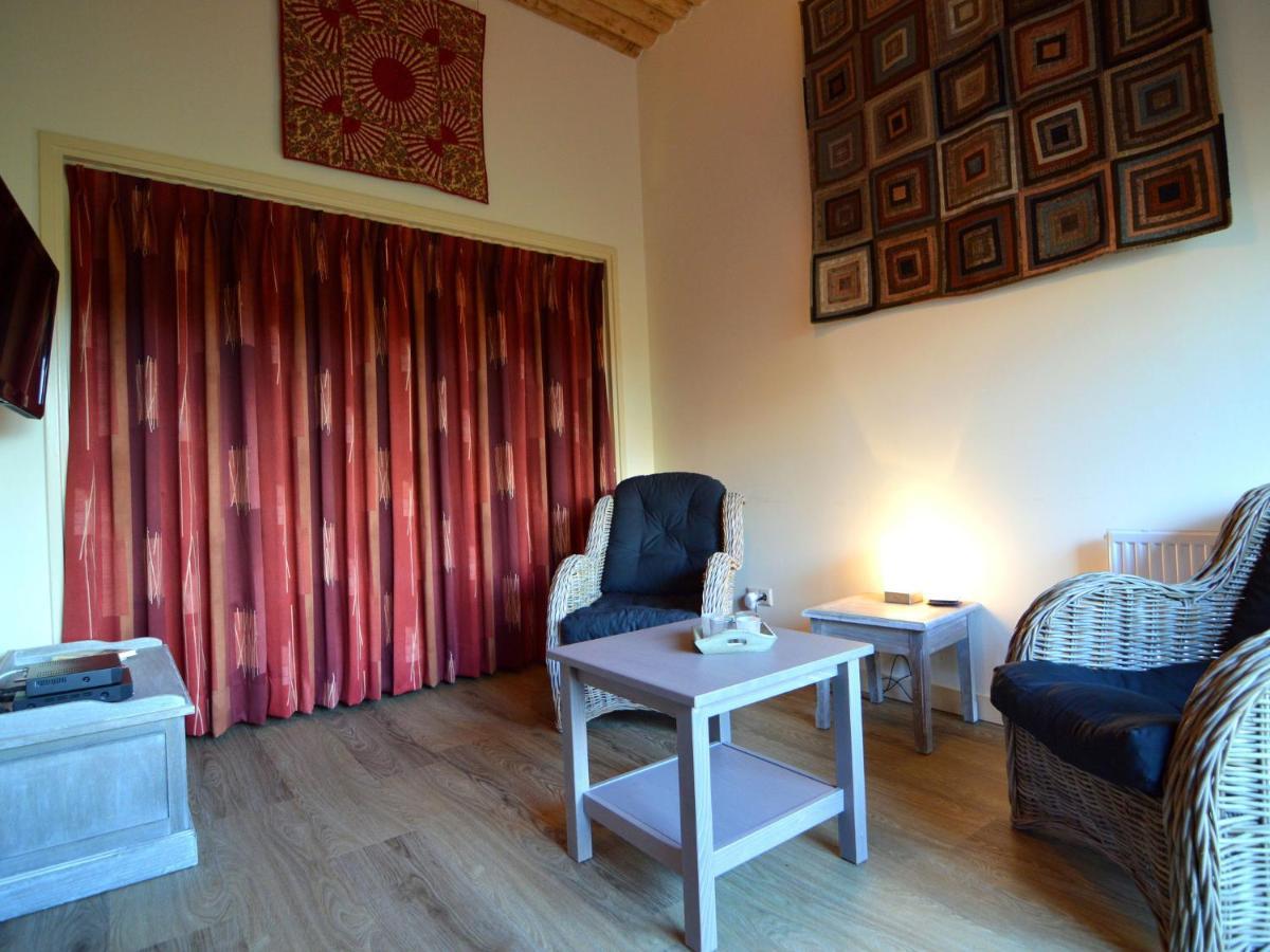 Staying In A Thatched Barn With Bedroom Achterhoek Geesteren  Exterior photo