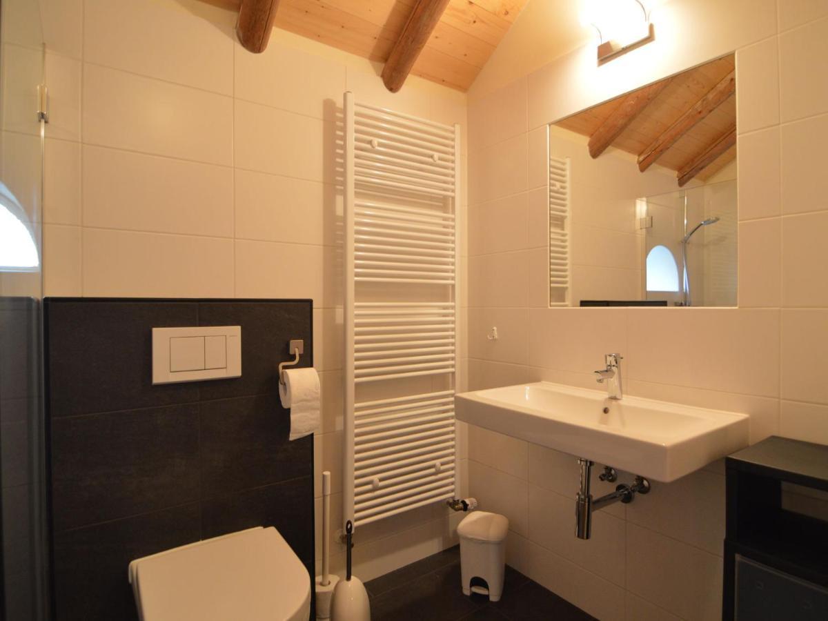 Staying In A Thatched Barn With Bedroom Achterhoek Geesteren  Exterior photo